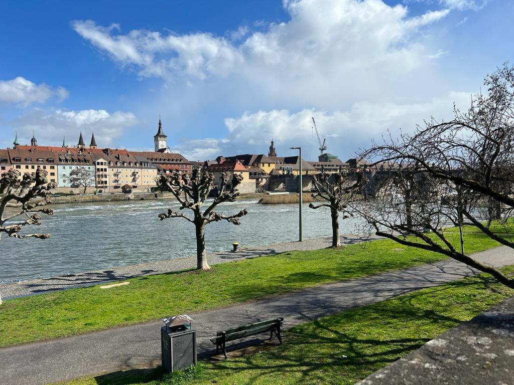 Stilvolle An Der Alten Mainbruecke Wurzburg